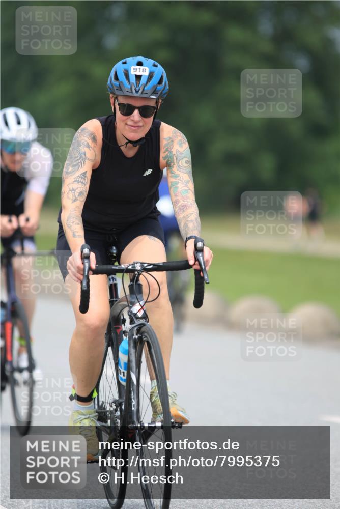 21.06.2025 - 27. Vierlanden-Triathlon H.Heesch http://msf.ph/oto/7995375 15.06.2025 12:16:46 Radfahren 808, 838, 862, 918 meine-sportfotos.de