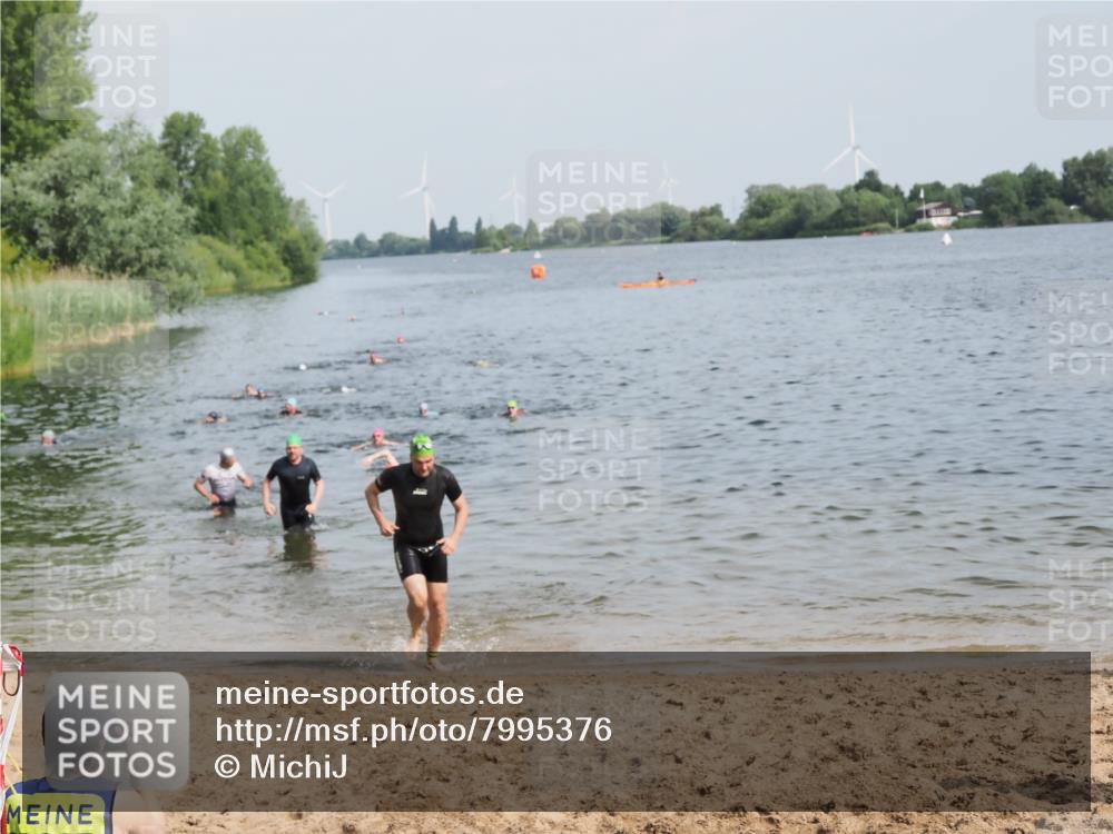 21.06.2025 - 27. Vierlanden-Triathlon MichiJ http://msf.ph/oto/7995376 15.06.2026 09:57:06 Schwimmen 263, 325, 1399 meine-sportfotos.de