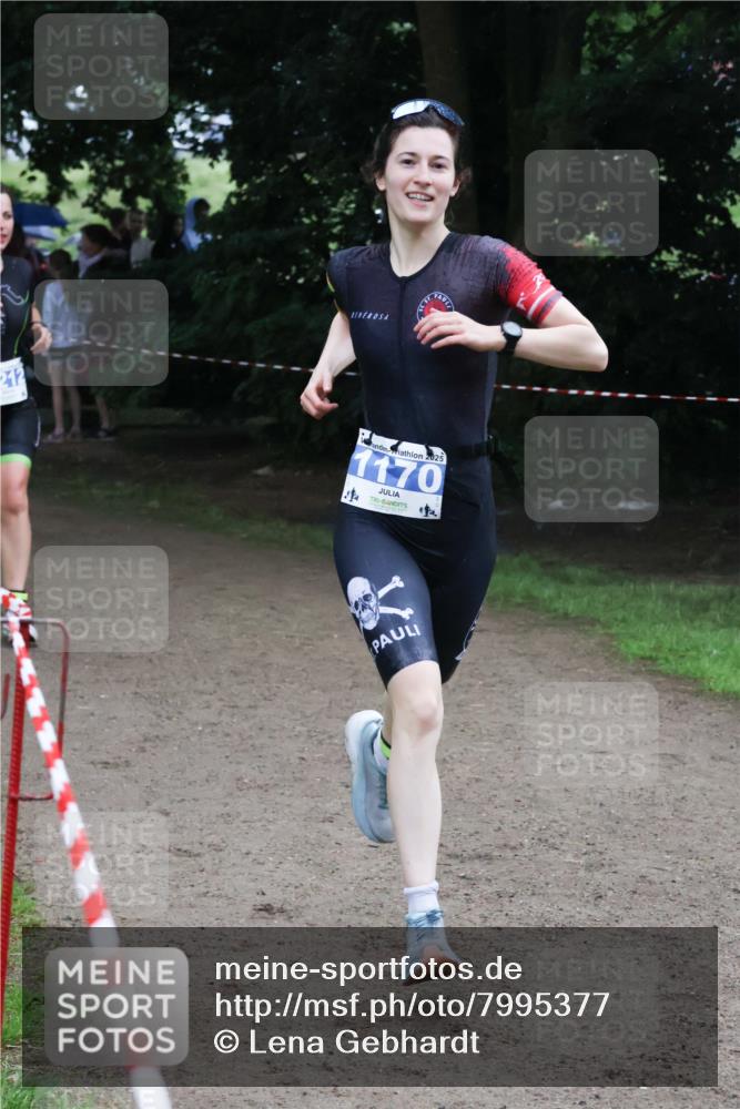 21.06.2025 - 27. Vierlanden-Triathlon Lena Gebhardt http://msf.ph/oto/7995377 15.06.2025 13:51:03 Laufen 212, 2025, 1170 meine-sportfotos.de