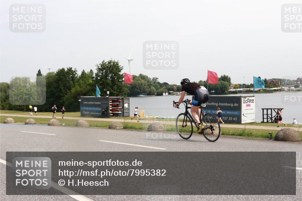 15.06.2025 - 27. Vierlanden-Triathlon H.Heesch http://msf.ph/oto/7995382 15.06.2025 11:26:19 Radfahren 18, 798, 800, 881, 911 meine-sportfotos.de