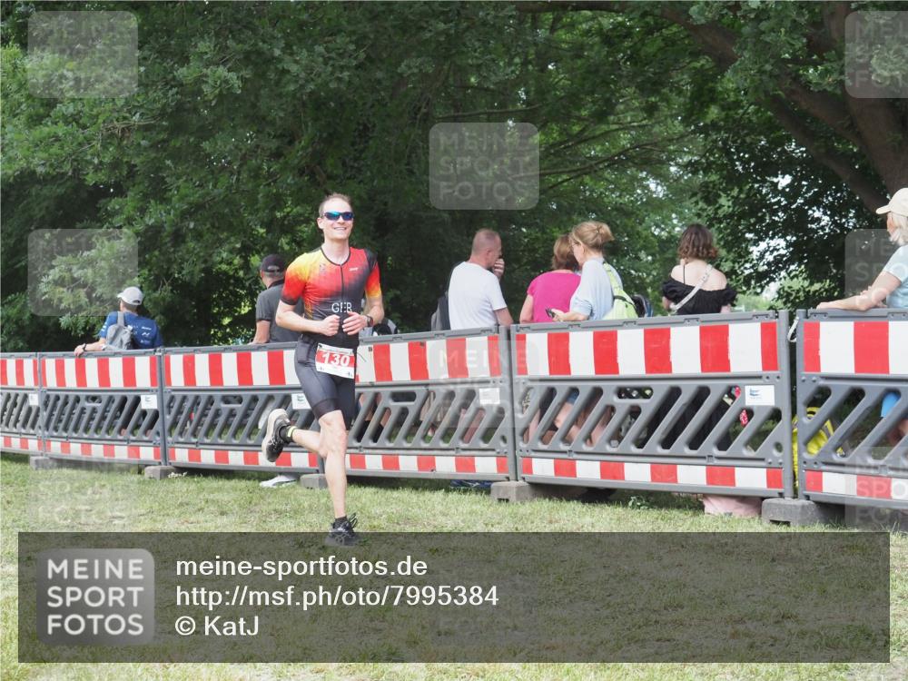 21.06.2025 - 27. Vierlanden-Triathlon KatJ http://msf.ph/oto/7995384 15.06.2025 12:46:08 Ziel 130 meine-sportfotos.de