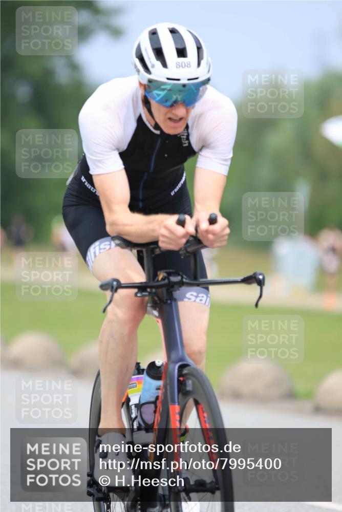 21.06.2025 - 27. Vierlanden-Triathlon H.Heesch http://msf.ph/oto/7995400 15.06.2025 12:16:47 Radfahren 808, 862, 918 meine-sportfotos.de