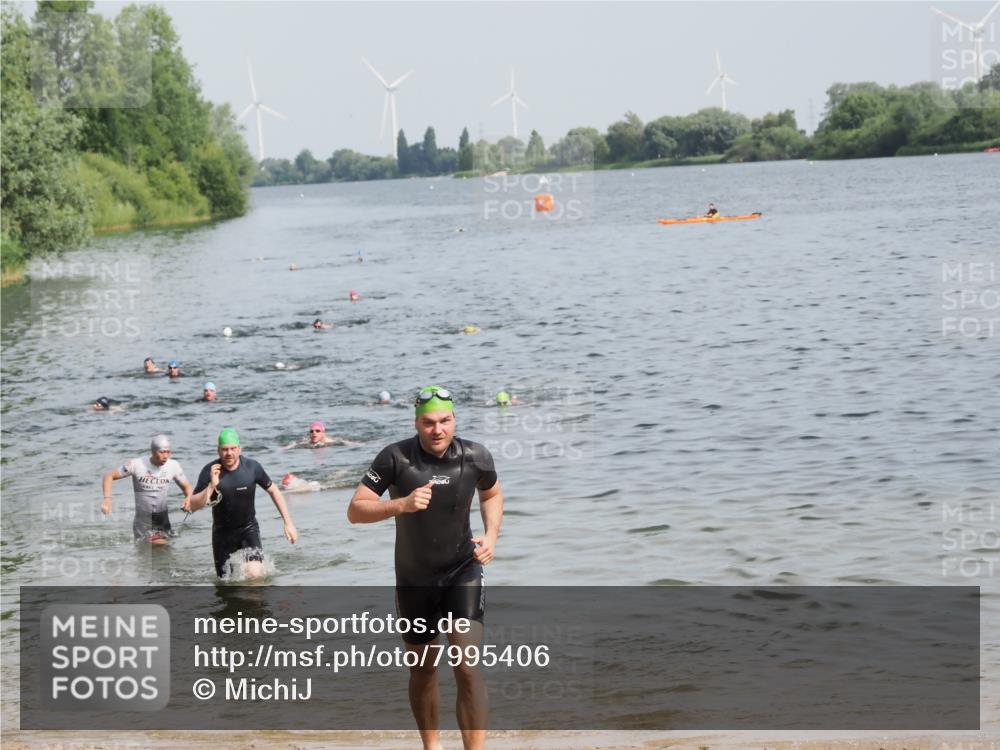 21.06.2025 - 27. Vierlanden-Triathlon MichiJ http://msf.ph/oto/7995406 15.06.2026 09:57:08 Schwimmen 263, 296, 1399 meine-sportfotos.de