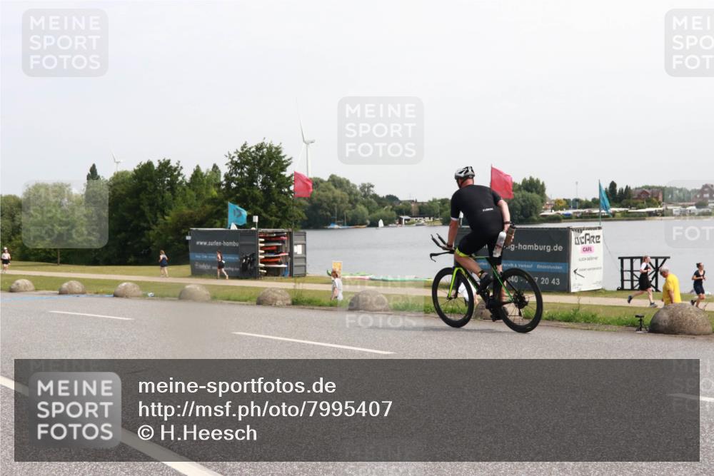 15.06.2025 - 27. Vierlanden-Triathlon H.Heesch http://msf.ph/oto/7995407 15.06.2025 11:26:31 Radfahren 151 meine-sportfotos.de