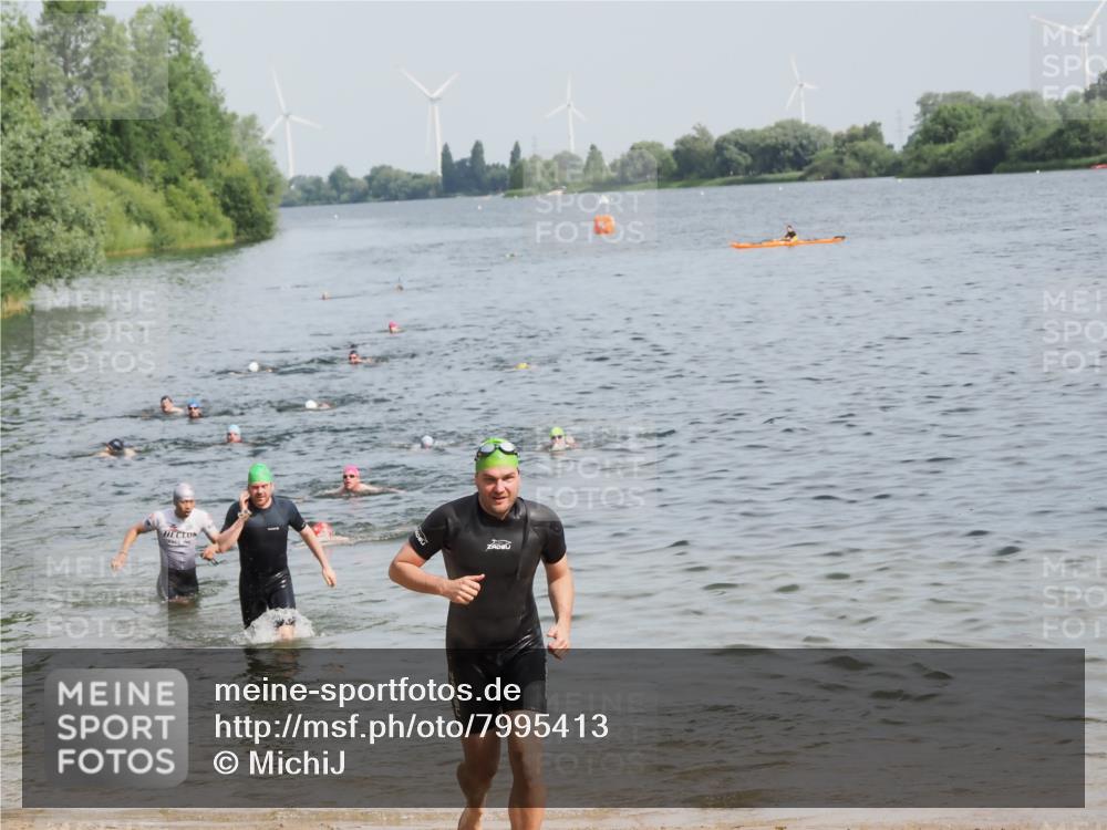 21.06.2025 - 27. Vierlanden-Triathlon MichiJ http://msf.ph/oto/7995413 15.06.2026 09:57:08 Schwimmen 263, 296, 1399 meine-sportfotos.de
