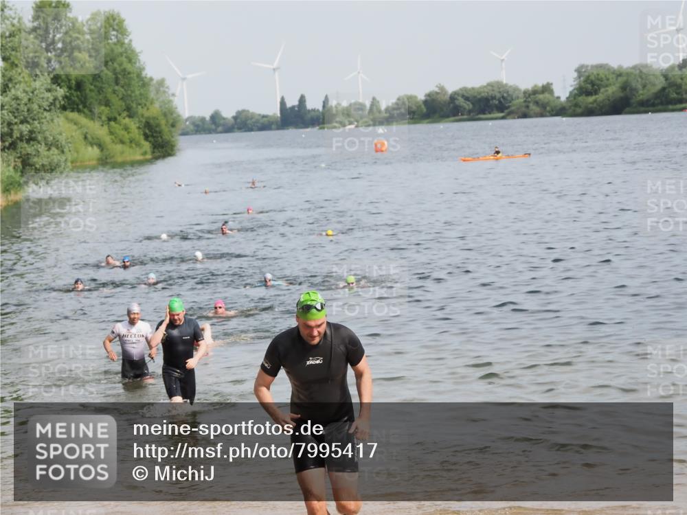 21.06.2025 - 27. Vierlanden-Triathlon MichiJ http://msf.ph/oto/7995417 15.06.2026 09:57:08 Schwimmen 263, 296, 1399 meine-sportfotos.de