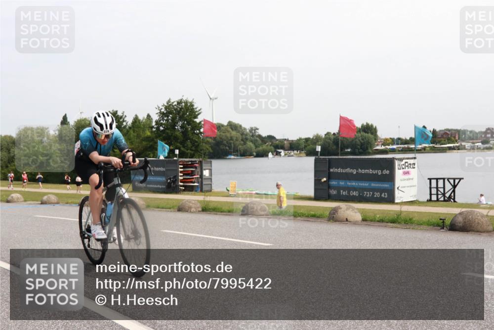 15.06.2025 - 27. Vierlanden-Triathlon H.Heesch http://msf.ph/oto/7995422 15.06.2025 11:26:36 Radfahren 151, 229 meine-sportfotos.de