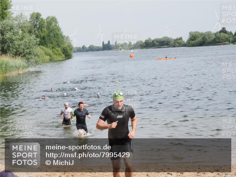 21.06.2025 - 27. Vierlanden-Triathlon MichiJ http://msf.ph/oto/7995429 15.06.2026 09:57:09 Schwimmen 263, 296, 1399 meine-sportfotos.de