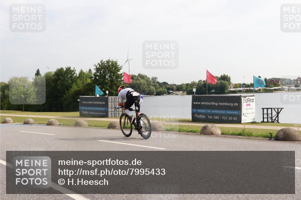 15.06.2025 - 27. Vierlanden-Triathlon H.Heesch http://msf.ph/oto/7995433 15.06.2025 09:19:14 Radfahren 182 meine-sportfotos.de