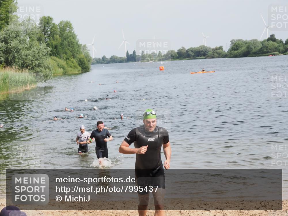 21.06.2025 - 27. Vierlanden-Triathlon MichiJ http://msf.ph/oto/7995437 15.06.2026 09:57:10 Schwimmen 263, 296, 1399 meine-sportfotos.de
