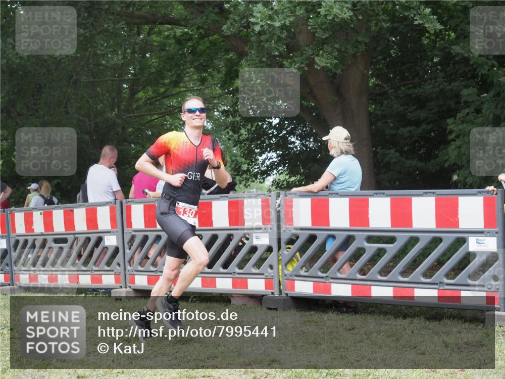 21.06.2025 - 27. Vierlanden-Triathlon KatJ http://msf.ph/oto/7995441 15.06.2025 12:46:09 Ziel 130 meine-sportfotos.de