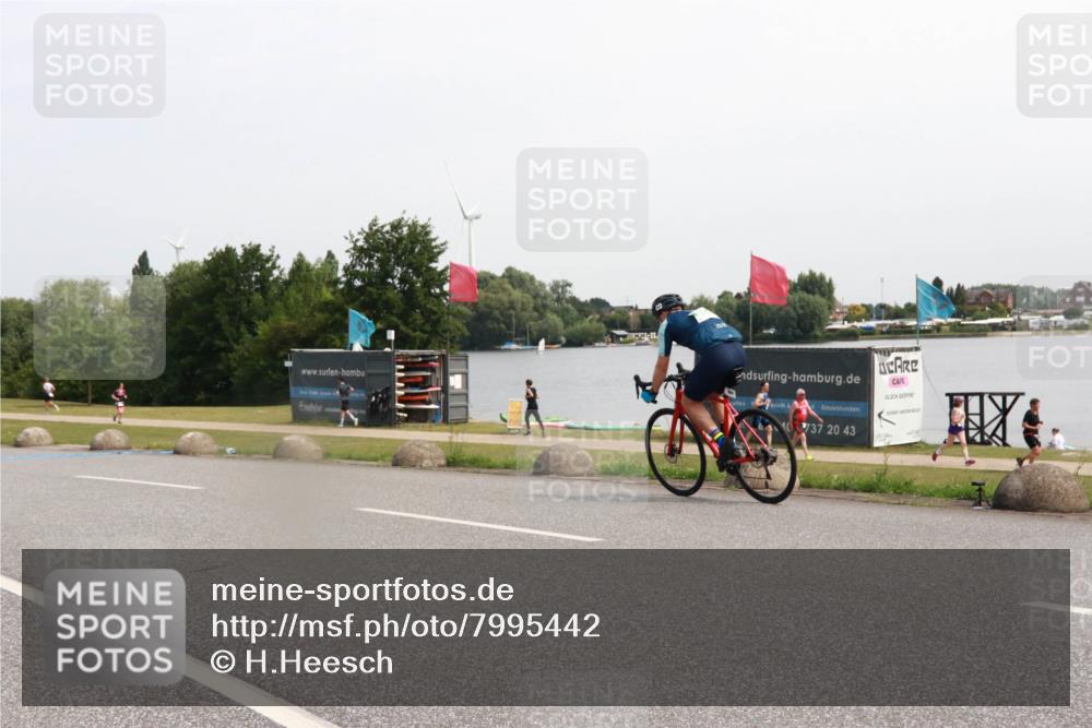 15.06.2025 - 27. Vierlanden-Triathlon H.Heesch http://msf.ph/oto/7995442 15.06.2025 11:27:00 Radfahren 964 meine-sportfotos.de
