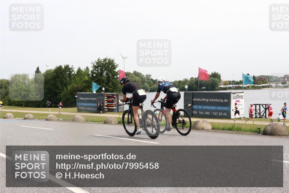 15.06.2025 - 27. Vierlanden-Triathlon H.Heesch http://msf.ph/oto/7995458 15.06.2025 11:27:02 Radfahren 964 meine-sportfotos.de