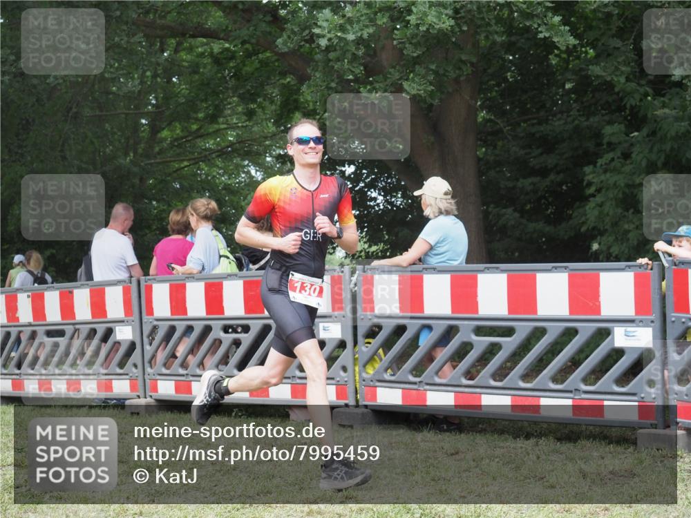 21.06.2025 - 27. Vierlanden-Triathlon KatJ http://msf.ph/oto/7995459 15.06.2025 12:46:09 Ziel 130 meine-sportfotos.de