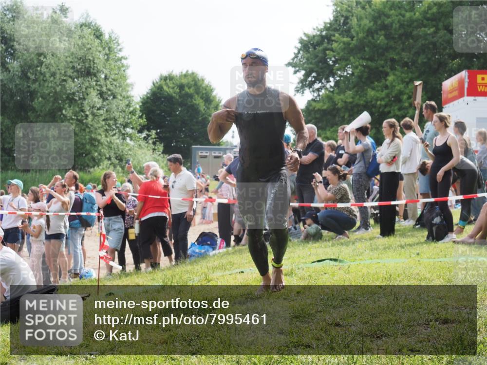 15.06.2025 - 27. Vierlanden-Triathlon KatJ http://msf.ph/oto/7995461 15.06.2025 09:55:11 Schwimmen 299, 311, 326, 336, 344 meine-sportfotos.de