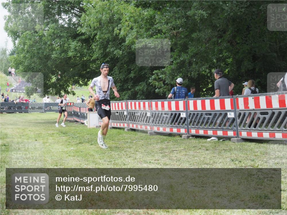 21.06.2025 - 27. Vierlanden-Triathlon KatJ http://msf.ph/oto/7995480 15.06.2025 12:46:33 Ziel 138 meine-sportfotos.de