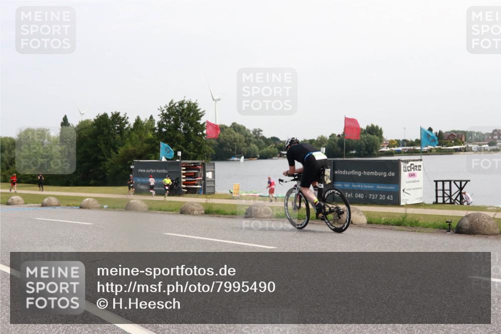 15.06.2025 - 27. Vierlanden-Triathlon H.Heesch http://msf.ph/oto/7995490 15.06.2025 11:27:09 Radfahren 205, 908, 912 meine-sportfotos.de