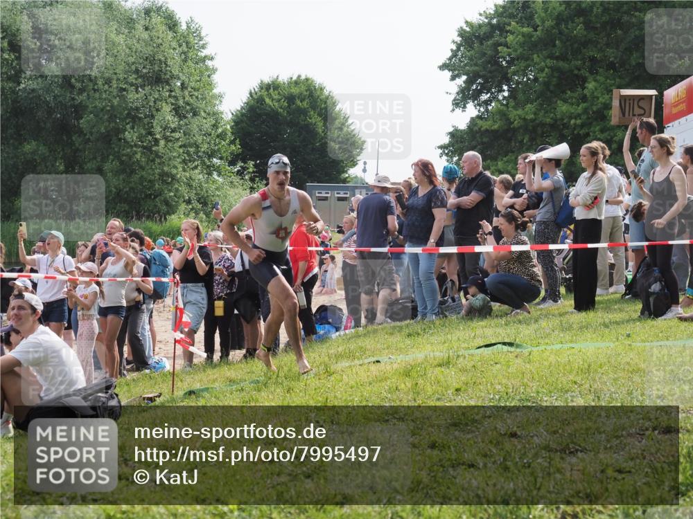 15.06.2025 - 27. Vierlanden-Triathlon KatJ http://msf.ph/oto/7995497 15.06.2025 09:55:13 Schwimmen 299, 306, 311, 326 meine-sportfotos.de