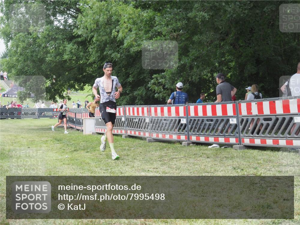 21.06.2025 - 27. Vierlanden-Triathlon KatJ http://msf.ph/oto/7995498 15.06.2025 12:46:34 Ziel 138 meine-sportfotos.de