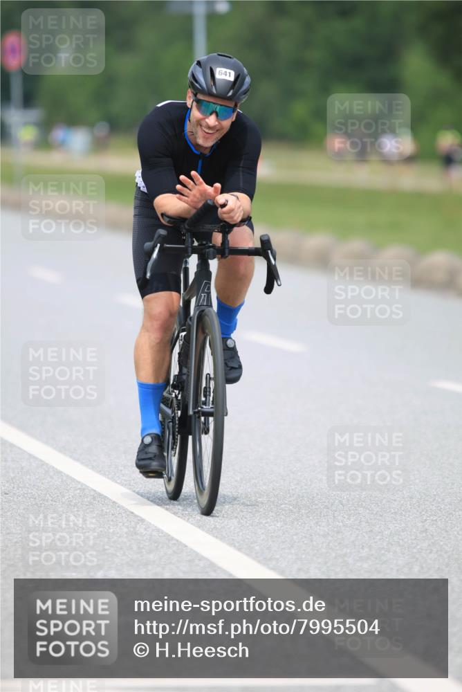 21.06.2025 - 27. Vierlanden-Triathlon H.Heesch http://msf.ph/oto/7995504 15.06.2025 12:17:07 Radfahren 641, 923, 955 meine-sportfotos.de