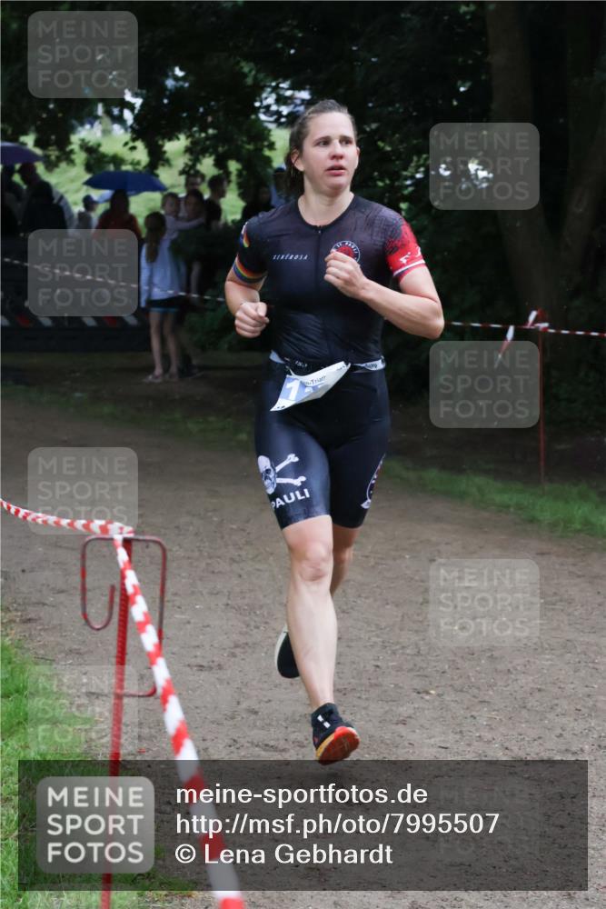 21.06.2025 - 27. Vierlanden-Triathlon Lena Gebhardt http://msf.ph/oto/7995507 15.06.2025 13:51:06 Laufen  meine-sportfotos.de