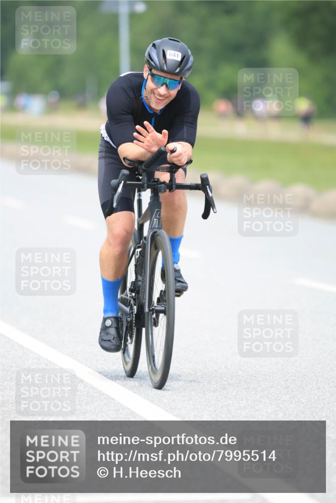 21.06.2025 - 27. Vierlanden-Triathlon H.Heesch http://msf.ph/oto/7995514 15.06.2025 12:17:07 Radfahren 641, 923, 955 meine-sportfotos.de
