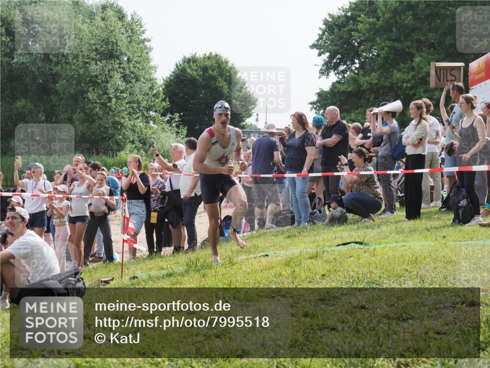15.06.2025 - 27. Vierlanden-Triathlon KatJ http://msf.ph/oto/7995518 15.06.2025 09:55:13 Schwimmen 299, 306, 311, 326 meine-sportfotos.de