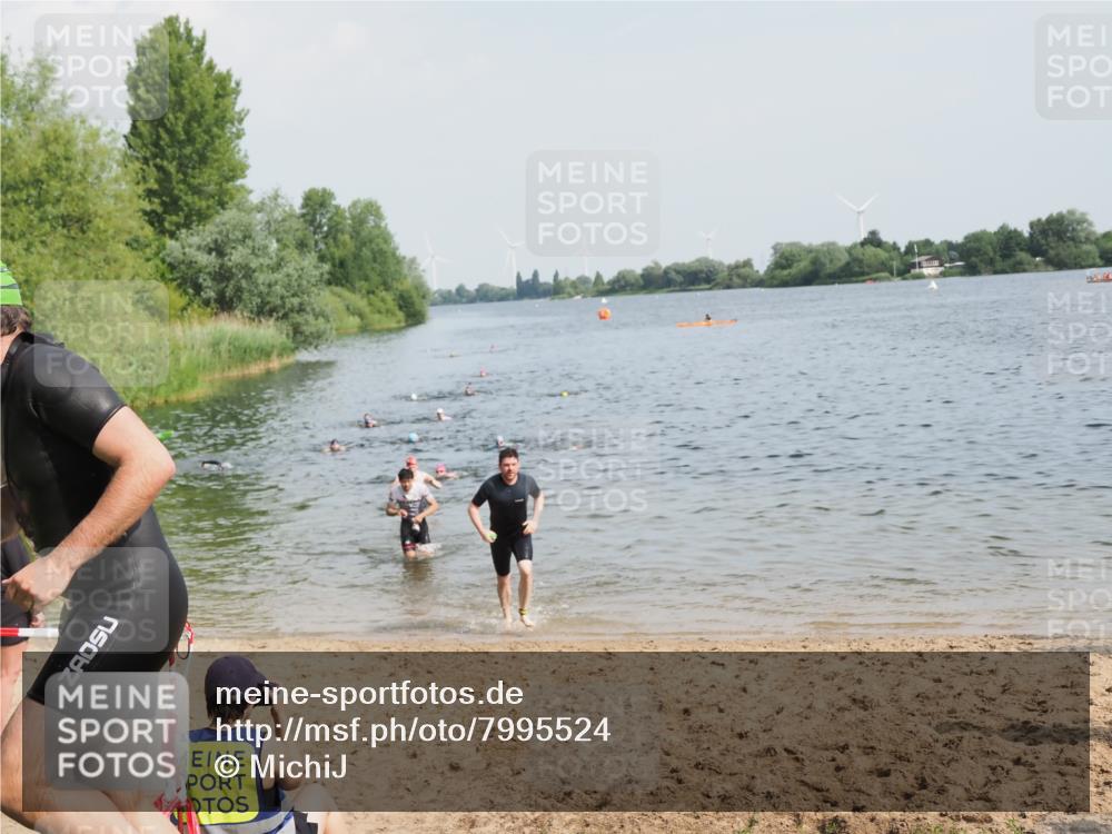 21.06.2025 - 27. Vierlanden-Triathlon MichiJ http://msf.ph/oto/7995524 15.06.2026 09:57:13 Schwimmen 263, 296, 343 meine-sportfotos.de