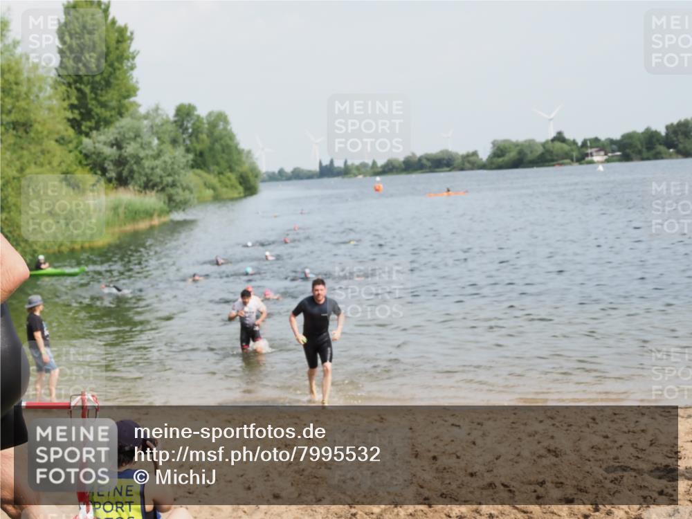 21.06.2025 - 27. Vierlanden-Triathlon MichiJ http://msf.ph/oto/7995532 15.06.2026 09:57:13 Schwimmen 263, 296, 343 meine-sportfotos.de