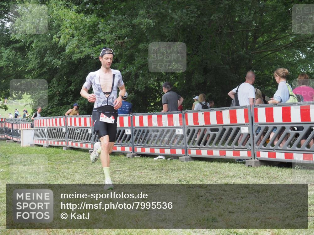 21.06.2025 - 27. Vierlanden-Triathlon KatJ http://msf.ph/oto/7995536 15.06.2025 12:46:34 Ziel 138 meine-sportfotos.de