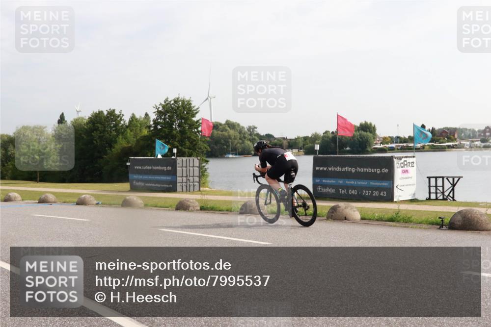 15.06.2025 - 27. Vierlanden-Triathlon H.Heesch http://msf.ph/oto/7995537 15.06.2025 09:19:39 Radfahren 99, 120, 122, 128, 199 meine-sportfotos.de