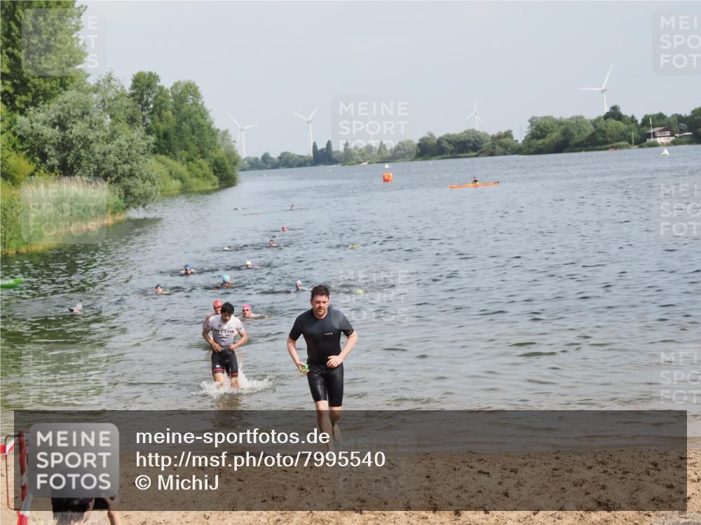 21.06.2025 - 27. Vierlanden-Triathlon MichiJ http://msf.ph/oto/7995540 15.06.2026 09:57:13 Schwimmen 263, 296, 343 meine-sportfotos.de