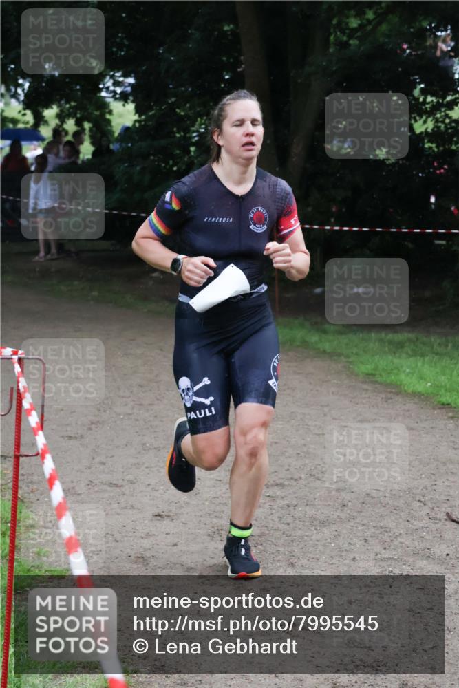 21.06.2025 - 27. Vierlanden-Triathlon Lena Gebhardt http://msf.ph/oto/7995545 15.06.2025 13:51:06 Laufen  meine-sportfotos.de