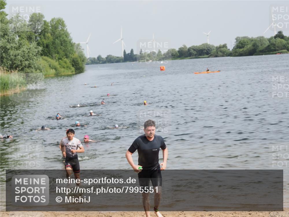 21.06.2025 - 27. Vierlanden-Triathlon MichiJ http://msf.ph/oto/7995551 15.06.2026 09:57:14 Schwimmen 263, 293, 296, 343 meine-sportfotos.de