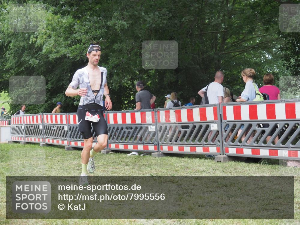21.06.2025 - 27. Vierlanden-Triathlon KatJ http://msf.ph/oto/7995556 15.06.2025 12:46:34 Ziel 138 meine-sportfotos.de