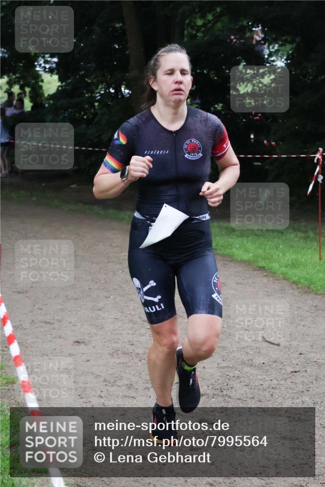 21.06.2025 - 27. Vierlanden-Triathlon Lena Gebhardt http://msf.ph/oto/7995564 15.06.2025 13:51:07 Laufen  meine-sportfotos.de