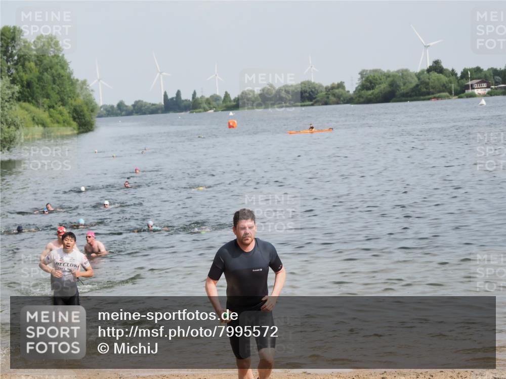 21.06.2025 - 27. Vierlanden-Triathlon MichiJ http://msf.ph/oto/7995572 15.06.2026 09:57:15 Schwimmen 263, 293, 296, 343 meine-sportfotos.de