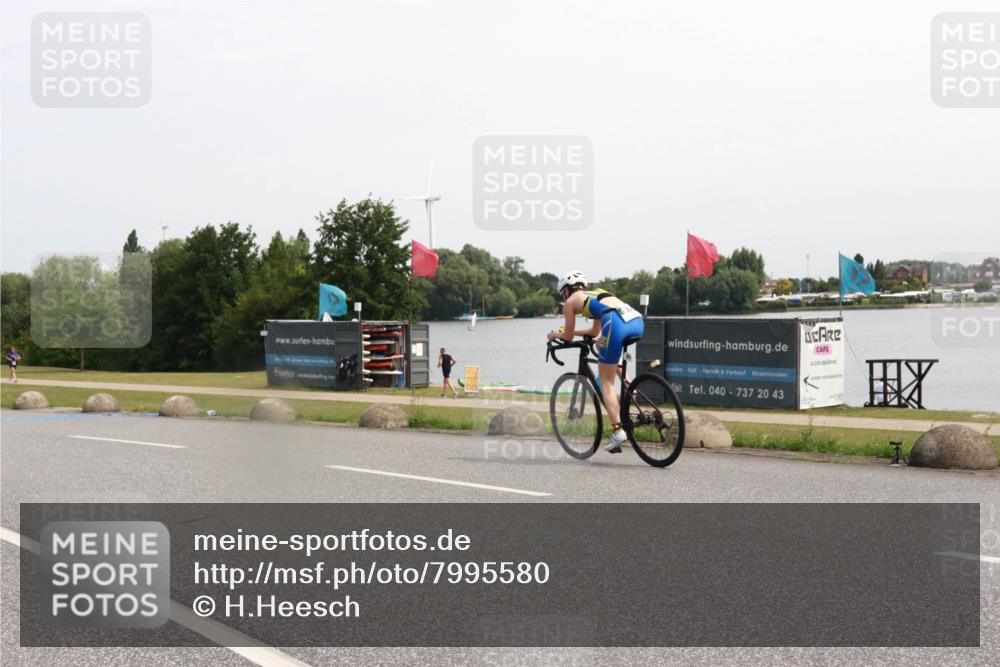 15.06.2025 - 27. Vierlanden-Triathlon H.Heesch http://msf.ph/oto/7995580 15.06.2025 11:27:30 Radfahren 251, 767 meine-sportfotos.de