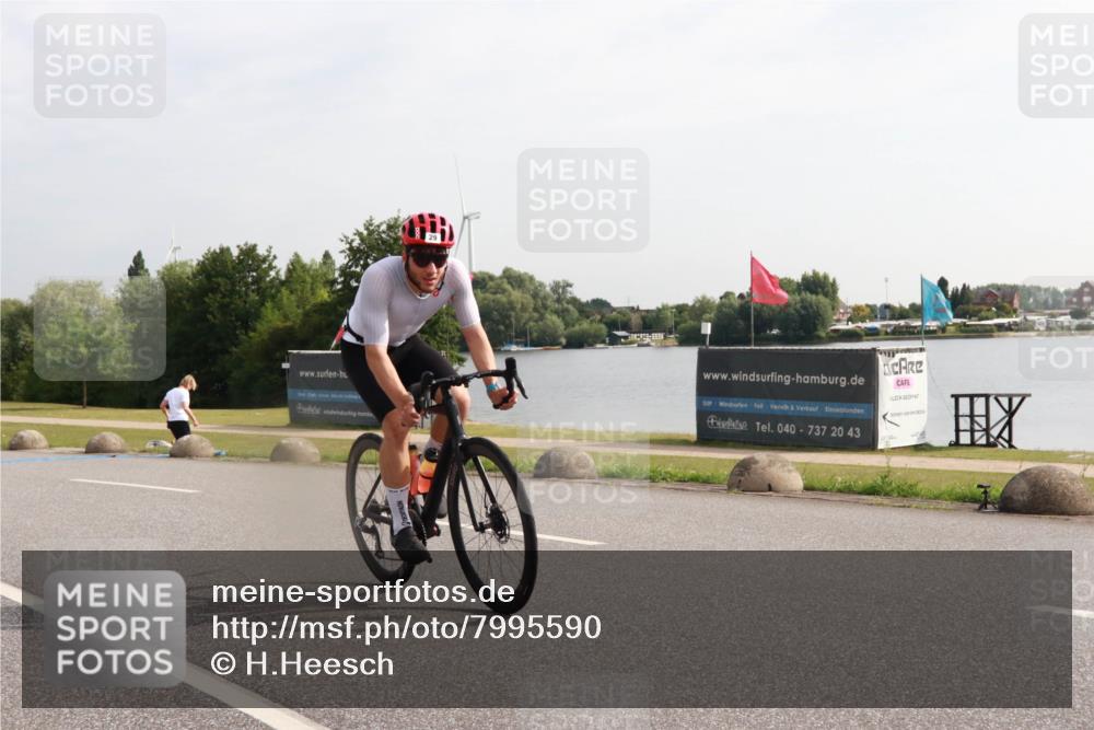 15.06.2025 - 27. Vierlanden-Triathlon H.Heesch http://msf.ph/oto/7995590 15.06.2025 09:19:56 Radfahren 29, 250 meine-sportfotos.de