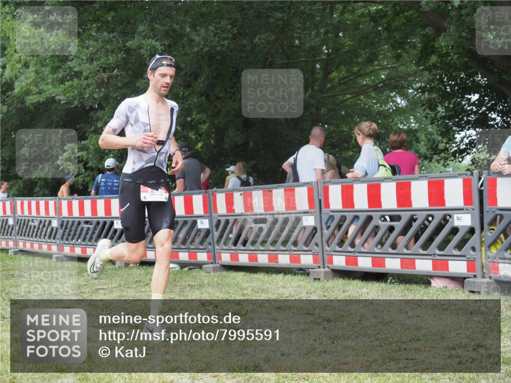 21.06.2025 - 27. Vierlanden-Triathlon KatJ http://msf.ph/oto/7995591 15.06.2025 12:46:35 Ziel 138 meine-sportfotos.de