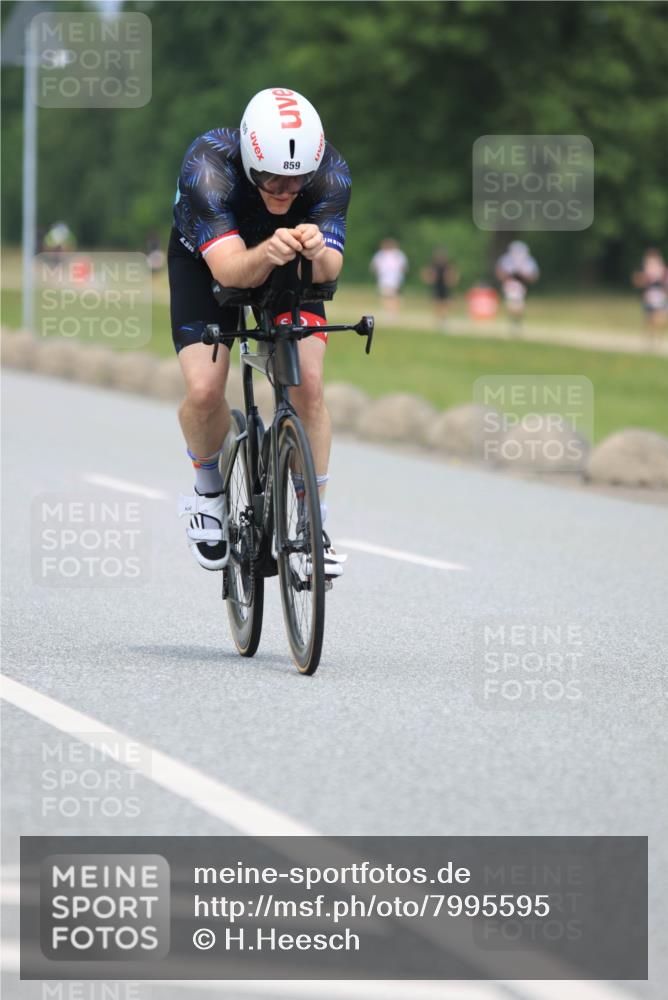 21.06.2025 - 27. Vierlanden-Triathlon H.Heesch http://msf.ph/oto/7995595 15.06.2025 12:17:34 Radfahren 723, 853, 859 meine-sportfotos.de