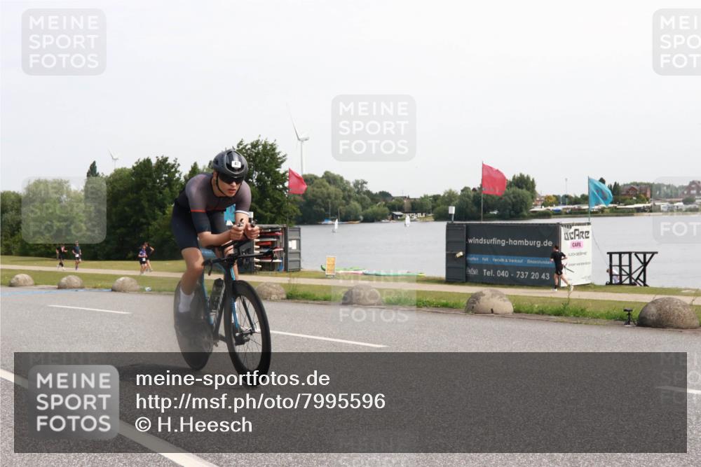 15.06.2025 - 27. Vierlanden-Triathlon H.Heesch http://msf.ph/oto/7995596 15.06.2025 11:27:37 Radfahren 47, 650, 979 meine-sportfotos.de