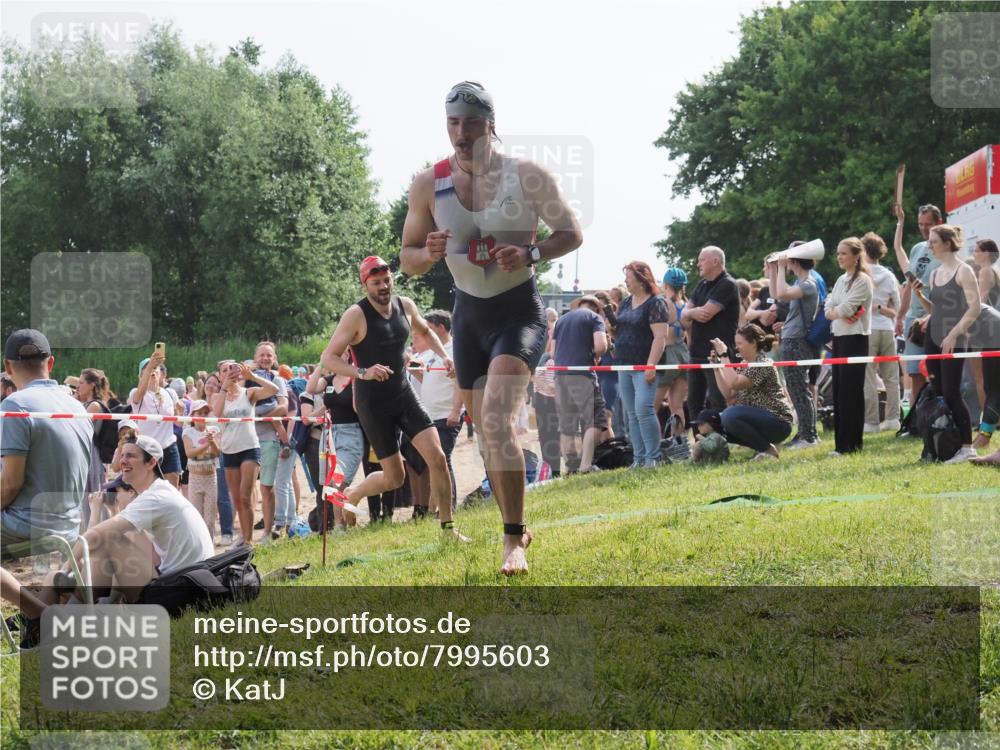 15.06.2025 - 27. Vierlanden-Triathlon KatJ http://msf.ph/oto/7995603 15.06.2025 09:55:15 Schwimmen 299, 306, 311, 326 meine-sportfotos.de