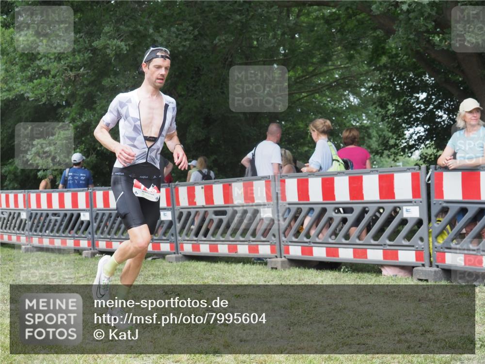 21.06.2025 - 27. Vierlanden-Triathlon KatJ http://msf.ph/oto/7995604 15.06.2025 12:46:35 Ziel 138 meine-sportfotos.de
