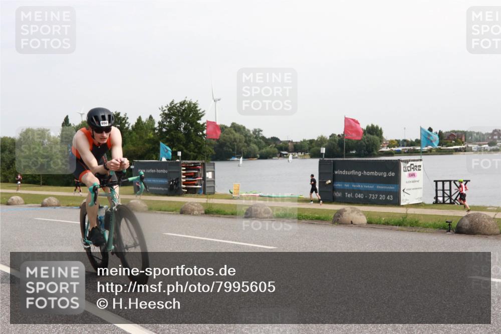 15.06.2025 - 27. Vierlanden-Triathlon H.Heesch http://msf.ph/oto/7995605 15.06.2025 11:27:38 Radfahren 47, 84, 650, 979 meine-sportfotos.de
