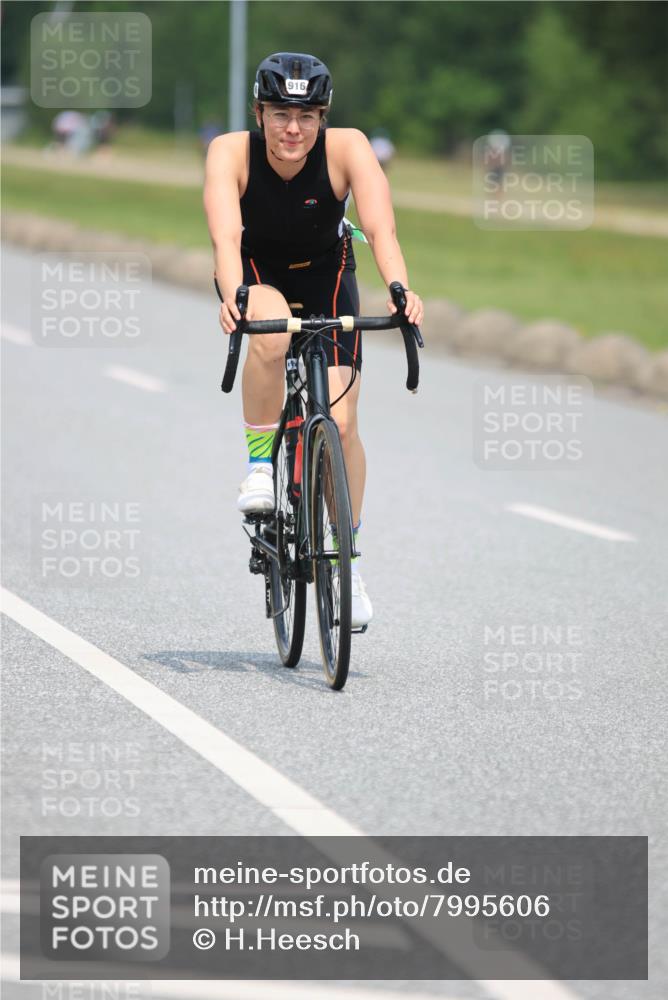 21.06.2025 - 27. Vierlanden-Triathlon H.Heesch http://msf.ph/oto/7995606 15.06.2025 12:05:51 Radfahren 945 meine-sportfotos.de