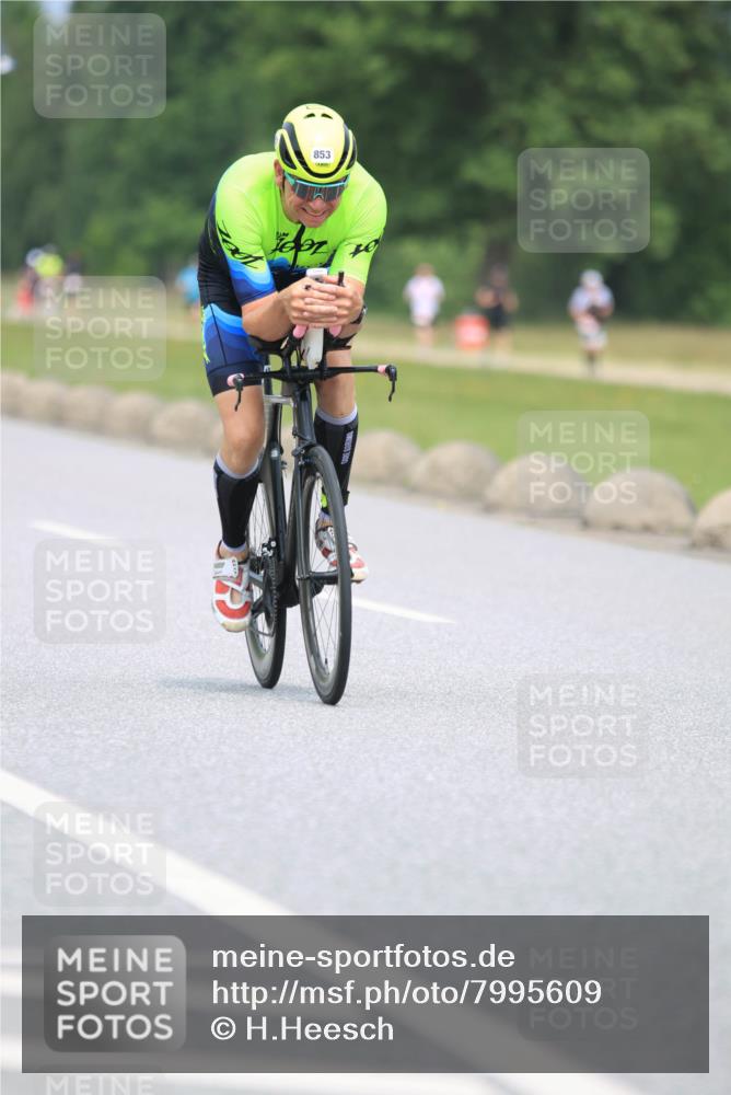 21.06.2025 - 27. Vierlanden-Triathlon H.Heesch http://msf.ph/oto/7995609 15.06.2025 12:17:36 Radfahren 853, 859 meine-sportfotos.de