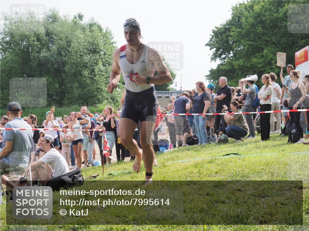 15.06.2025 - 27. Vierlanden-Triathlon KatJ http://msf.ph/oto/7995614 15.06.2025 09:55:15 Schwimmen 299, 306, 311, 326 meine-sportfotos.de