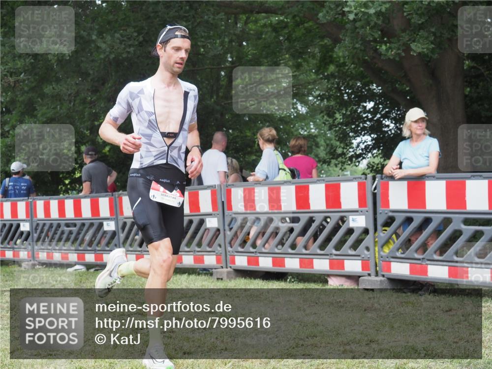 21.06.2025 - 27. Vierlanden-Triathlon KatJ http://msf.ph/oto/7995616 15.06.2025 12:46:35 Ziel 138 meine-sportfotos.de