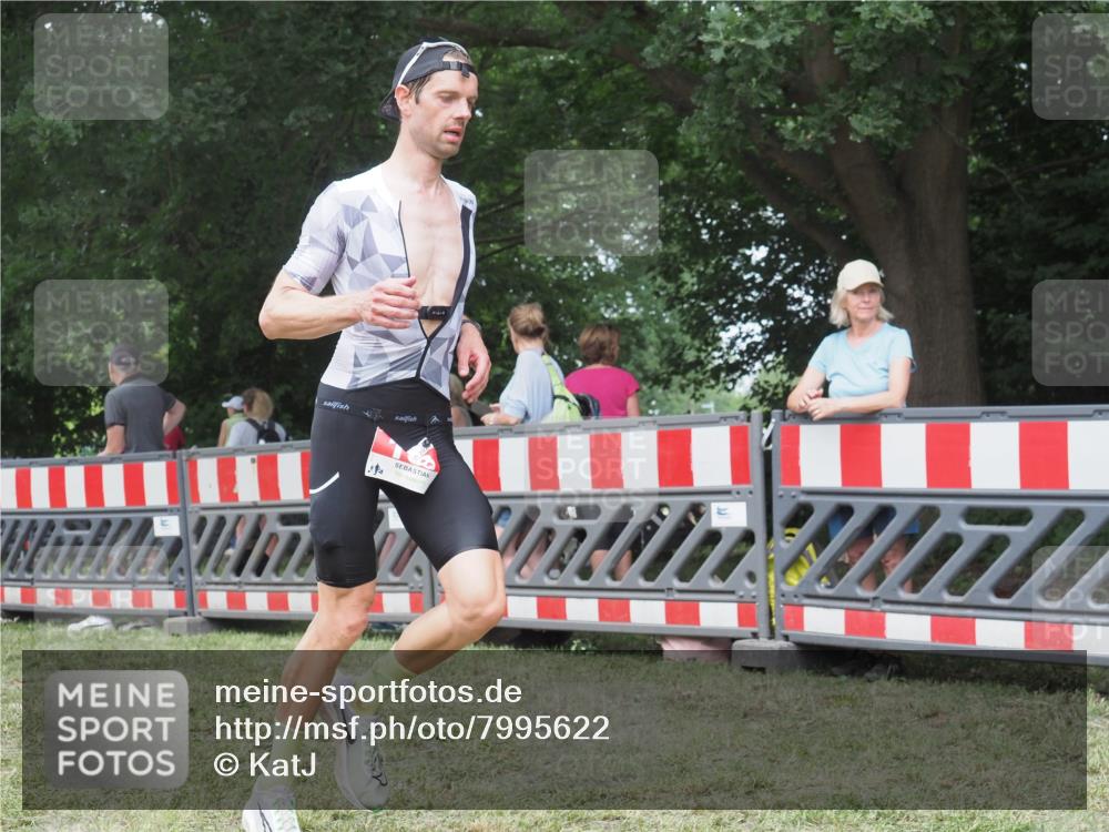 21.06.2025 - 27. Vierlanden-Triathlon KatJ http://msf.ph/oto/7995622 15.06.2025 12:46:35 Ziel 138 meine-sportfotos.de